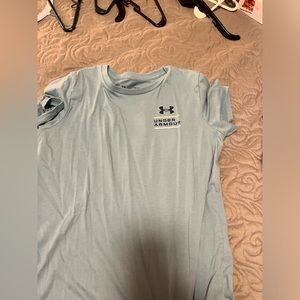 Women’s Under Armor tee shirt